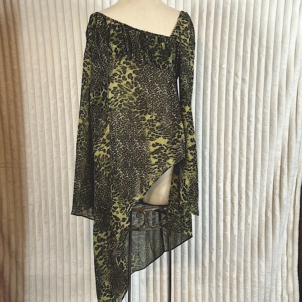 Vtg essence by mail long sleeve semi sheer asymmetrical tunic cheetah blouse 14